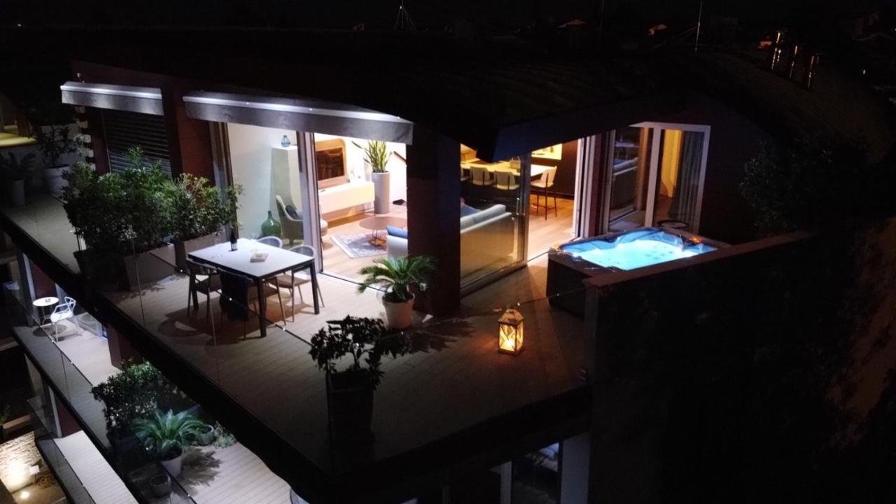 Ferienwohnung The Q Superior - A Penthouse With Jacuzzi And Sauna Rovinj Exterior foto
