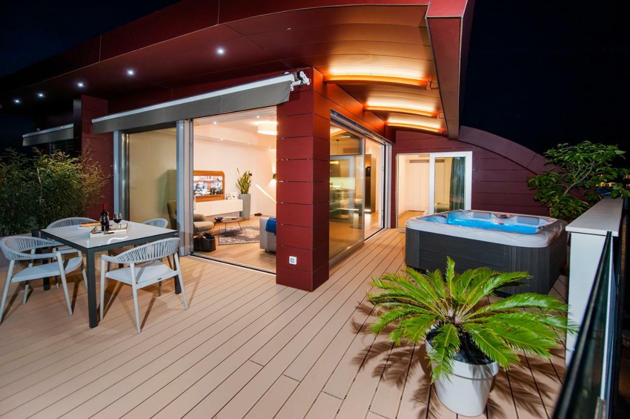 The Q Superior - A Penthouse With Jacuzzi And Sauna Rovinj Exterior foto